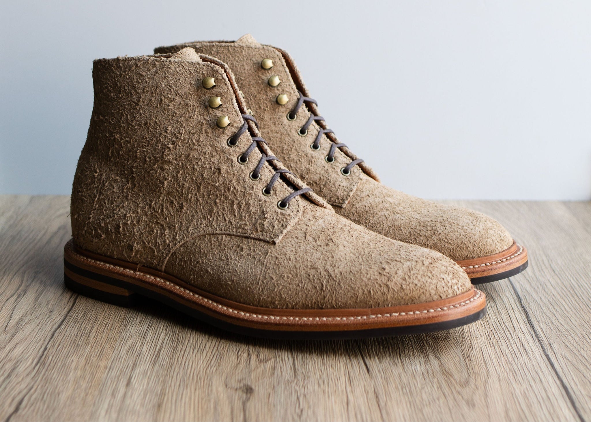 Edward Boot Milkshake Rough Suede