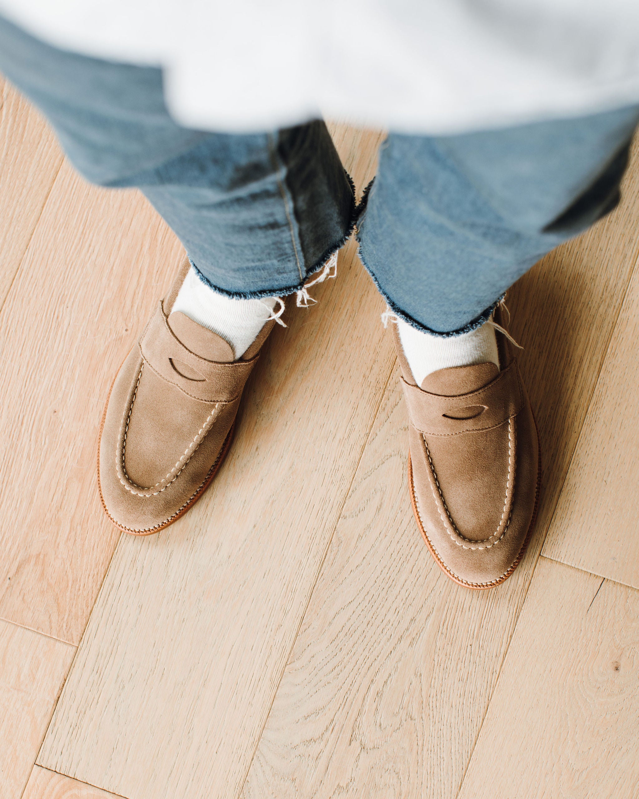 Unlined Traveler Penny Sand Suede